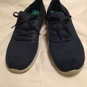 Skechers tennis shoes